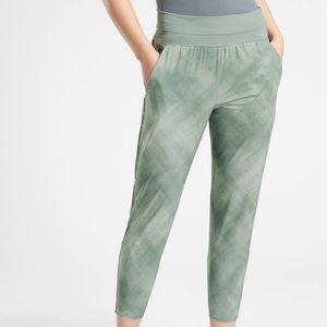 Athleta Nolita Tapered Printed Cropped Pants